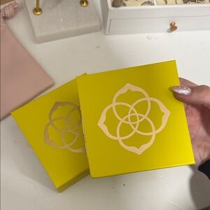 Kendra Scott Bright Yellow Gift Box